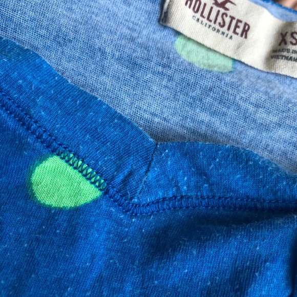 🌻3/$20🌻 Hollister loose fit crop - Picture 5 of 5